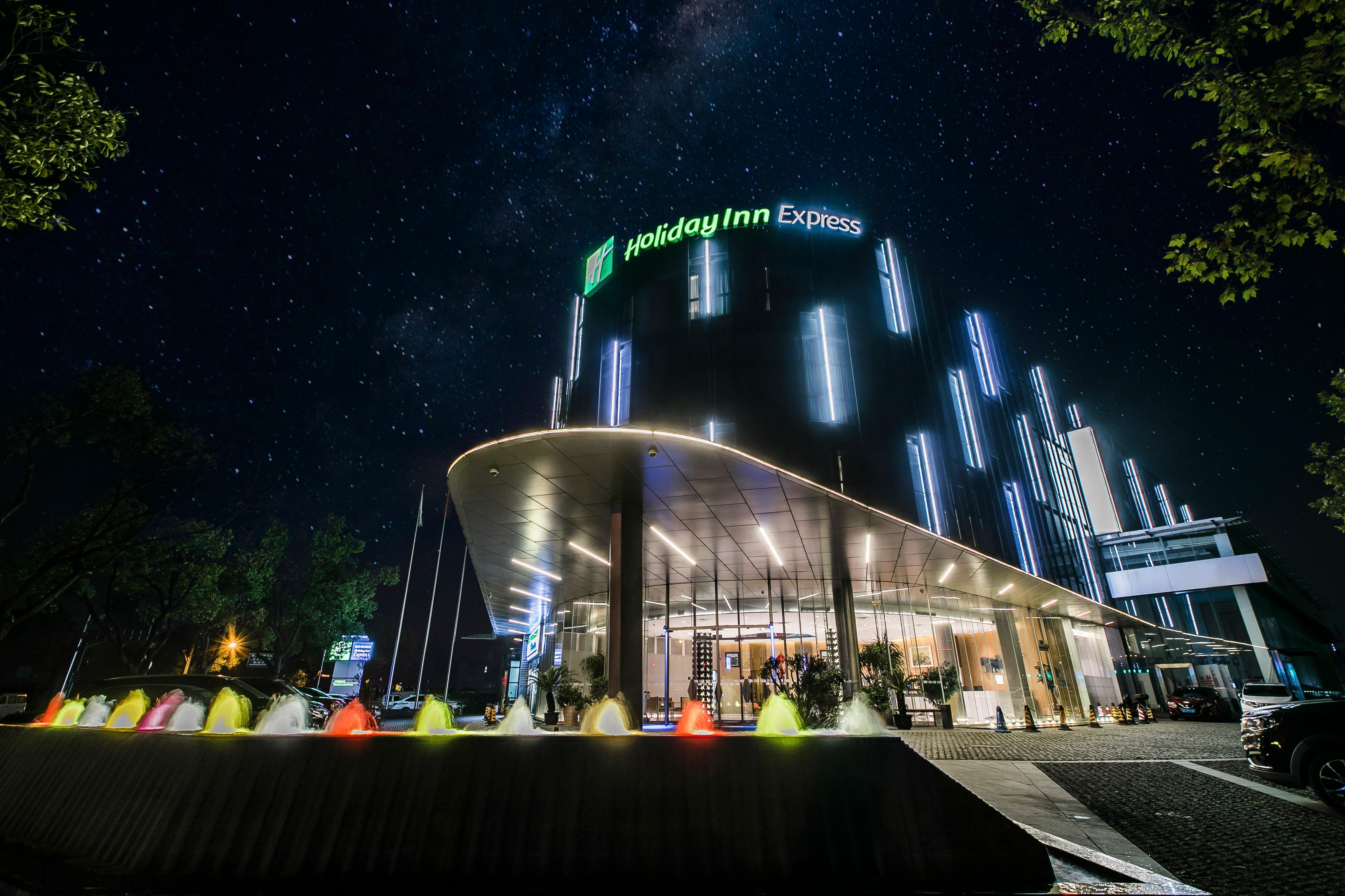 Holiday Inn Express Shanghai Songjiang Fangta By Ihg Εξωτερικό φωτογραφία